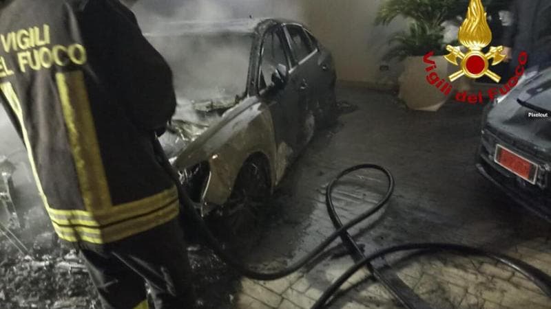 Immagine del post 673 - Bari Salento, in fiamme due auto: bambina di 2 anni intossicata. E’ record di roghi in Italia - Bari