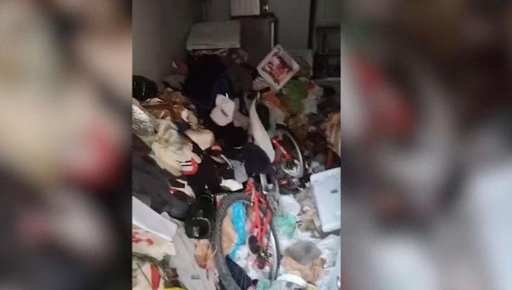 Immagine del post 15783 - Bari Vive sommerso dai rifiuti, un amico chiede aiuto per lui: un uomo di 60 anni soccorso a Corato - Bari