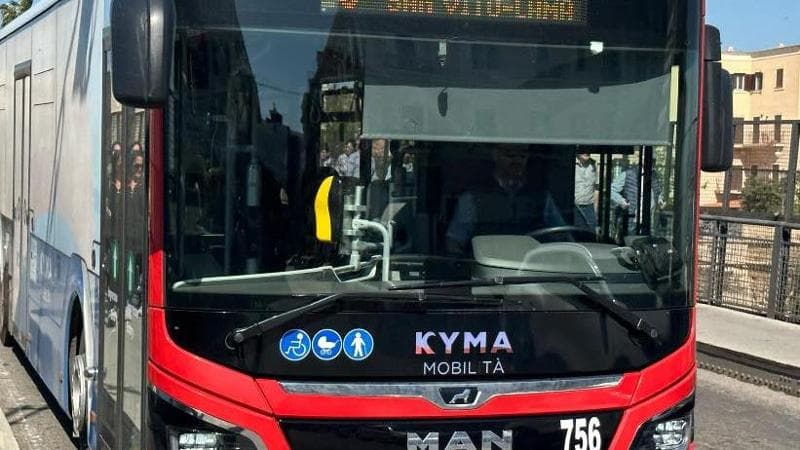 Taranto, anziano si sente male sul bus: l’autista ferma il mezzo e avvia i soccorsi. “Lo ha salvato” - Bari