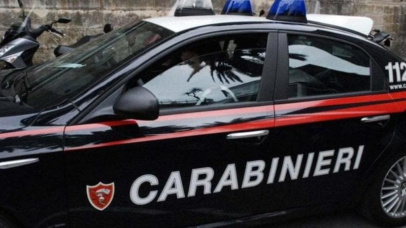 Forzano il posto di blocco, padre e figlio arrestati a Bari - Bari