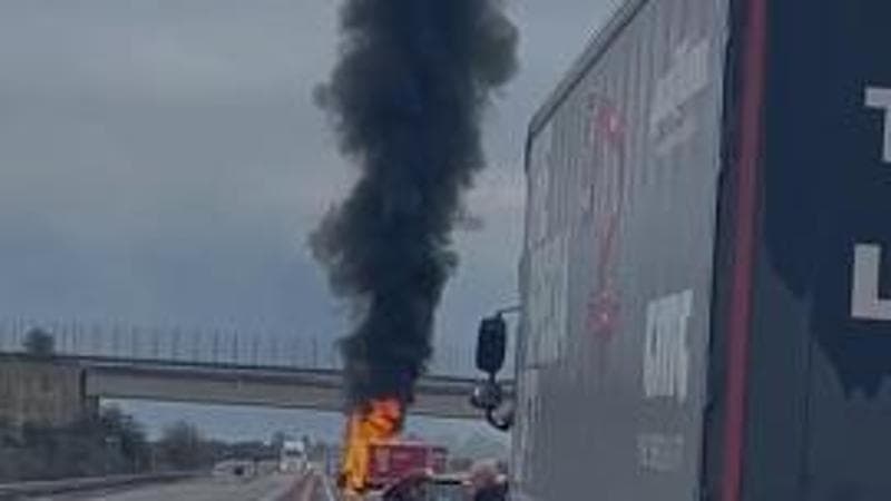 Immagine del post 16978 - Bari Sparatoria tra carabinieri e il commando che ha assaltato un portavalori: paura sulla Lecce-Brindisi - Bari