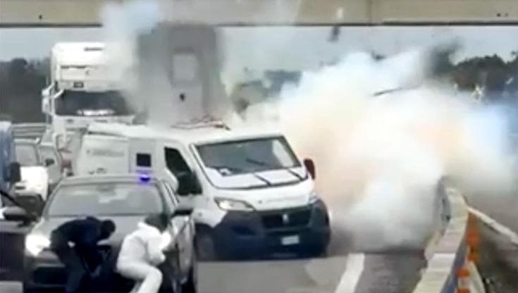 Immagine del post 16995 - Bari Assalti portavalori in Puglia, escalation che fa paura. Appello bipartisan: “Il Governo intervenga” - Bari