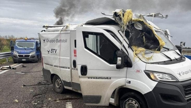 Immagine del post 17003 - Bari Studentessa rapinata dall’auto dal commando dei portavalori per tentare la fuga: “Andava a un esame” - Bari