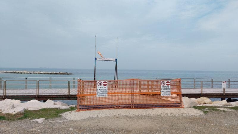 Bari, chiusi i pontili della spiaggia di Pane e pomodoro. L’assessore: “Prepariamo la manutenzione” - Bari