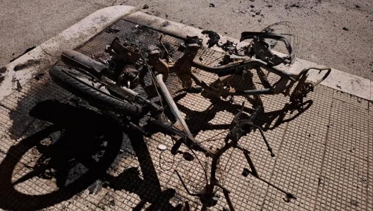 Incendiati campetto da basket e una moto: vandali in azione a Palese. “Necessari più controlli” - Bari