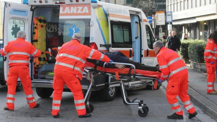 Immagine del post 19187 - Bari Con lo scooter finisce contro un cavallo, ragazzo di 18 anni in rianimazione. Stava andando a scuola - Bari