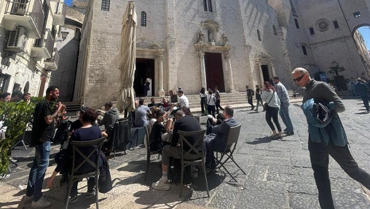 Immagine del post 19161 - Bari Bari vecchia, una braceria in piazza Odegitria: dopo i fritti gli arrosti davanti alla Cattedrale - Bari