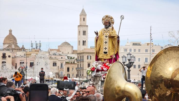 San Nicola, è la “festa dei baresi”: la sacra Manna e lo spettacolo pirotecnico chiudono la 3 giorni - Bari