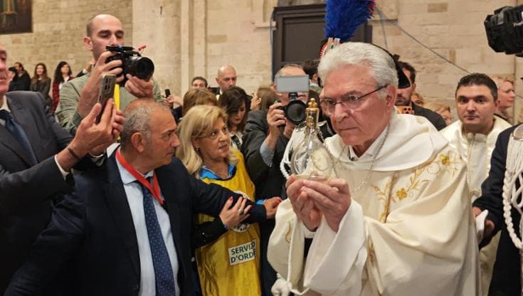San Nicola, si rinnova il miracolo della santa manna. “Un momento di grazia che Bari attende sempre” - Bari