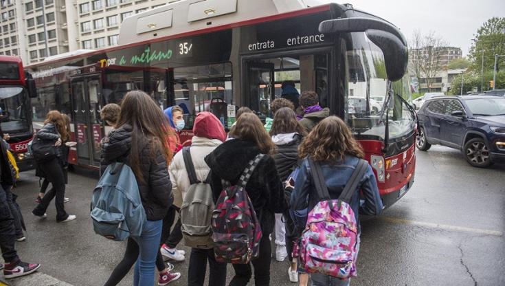 Immagine del post 8223 - Bari Puglia, 11 milioni di euro per il trasporto pubblico di studenti pendolari. Emiliano: “Un miracolo” - Bari