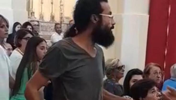 Immagine del post 8206 - Bari Salento, il santone Kadir irrompe in chiesa e minaccia parrocco e fedeli: disposto il Tso - Bari