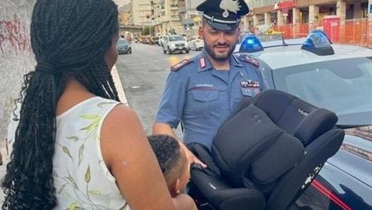 Immagine del post 10604 - Bari Senza seggiolino per la bimba, costretta a scendere da bus per la Germania: lo donano i carabinieri - Bari
