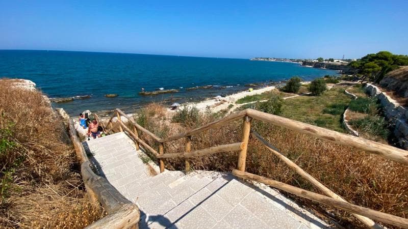 Immagine del post 23734 - Bari Settanta espropri, così a Trani sono nati i sentieri per accedere al mare: “Ora è di tutti” - Bari