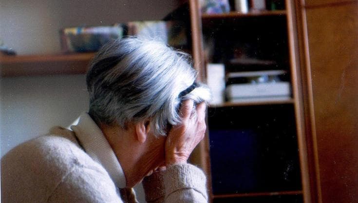 “Che aspetti a morire?”: infermiera indagata a Lecce per maltrattamenti sulla madre anziana e malata - Bari