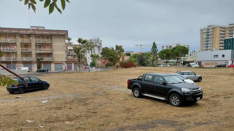 Immagine del post 25845 - Bari Bari, auto parcheggiate nell’area di Villa Giustiniani: “Sotto c’è l’ipogeo, si rischia il crollo” - Bari