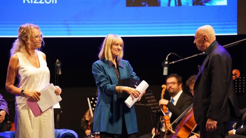 Immagine del post 25814 - Bari Ha raccontato la vita di Miriam Mafai, Cuzzocrea vince I fiori blu con il libro “E non scappare mai” - Bari