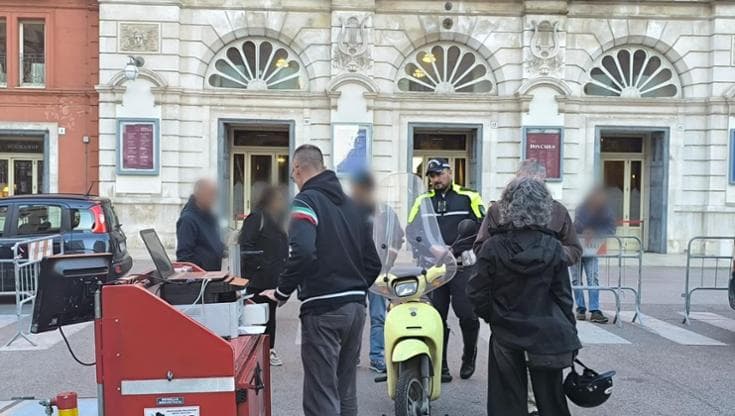 Immagine del post 13657 - Bari Controlli dei vigili in centro a Bari su bici elettriche e moto: sanzioni anche per i decibel alti - Bari