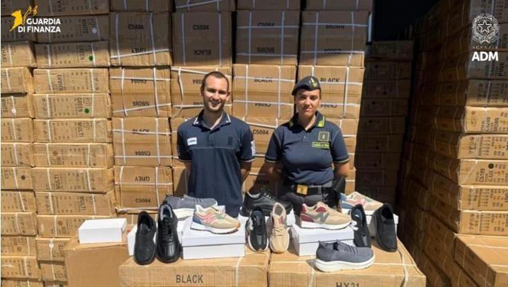 Immagine del post 14766 - Bari Griffate ma false: sequestrate nel porto di Bari oltre 37mila paia di scarpe. Arrivate dalla Grecia - Bari