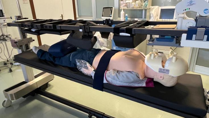 Lettino operatorio rotante per interventi alla colonna vertebrale: il primo è al Di Venere di Bari - Bari
