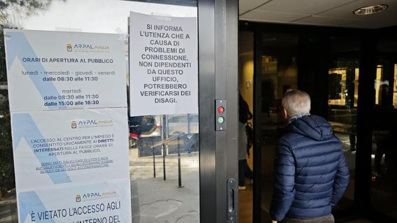 Immagine del post 3552 - Bari Piattaforme online in tilt, disoccupati rimandati a casa: tensione al centro per l'impiego di Bari - Bari