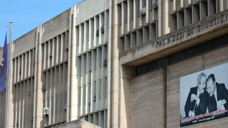 Immagine del post 3576 - Bari Tenta di soffocare la figlia 13enne e picchia e minaccia di morte la moglie: arrestato un 49enne - Bari