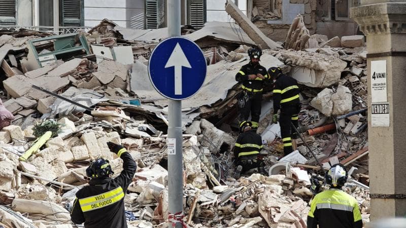Immagine del post 3564 - Bari Crollo a Bari, riprese le ricerche per la cagnolina Samira. Vigili del fuoco e volontari in azione - Bari