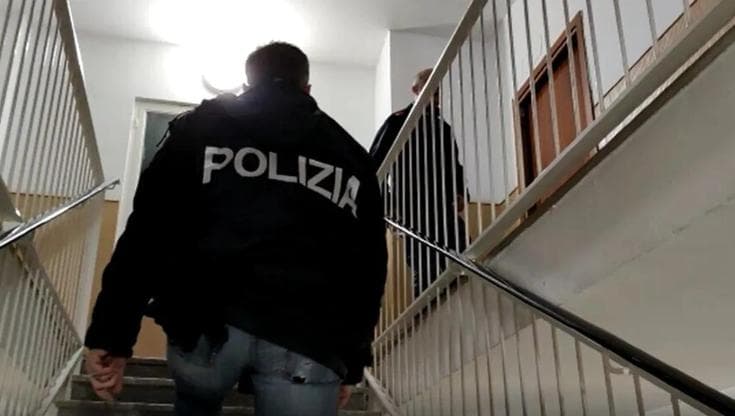 Controllavano lo spaccio della cocaina a Ostuni con l’appoggio dei clan mafiosi: 25 arresti. I nomi - Bari