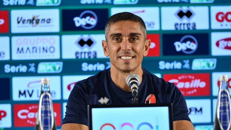 Verso Bari-Palermo, Longo carica i suoi: “Giocare partite del genere deve essere un piacere” - Bari