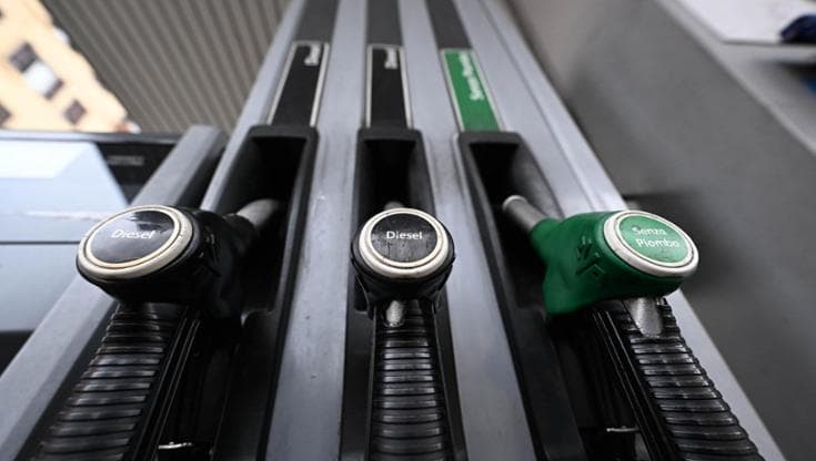 Aziende agricole fantasma per gasolio da rivendere in nero: frode da 530mila litri, quattro arresti - Bari