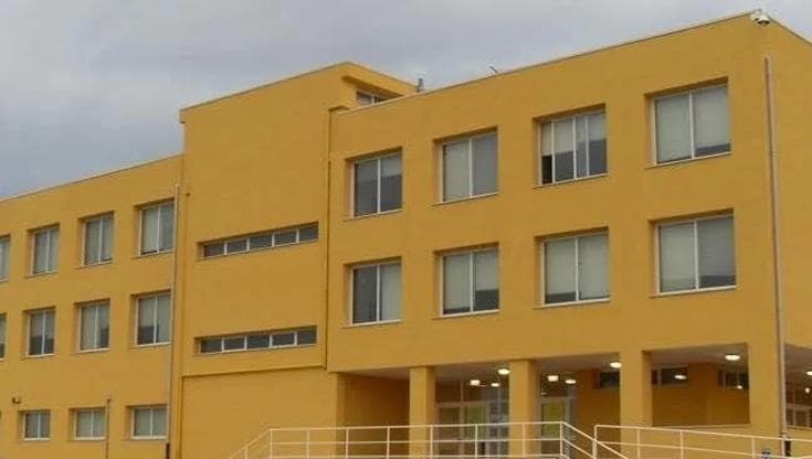 Immagine del post 19228 - Bari Tenta di entrare nella scuola della fidanzata e dà un pugno al bidello che lo blocca: denunciato - Bari