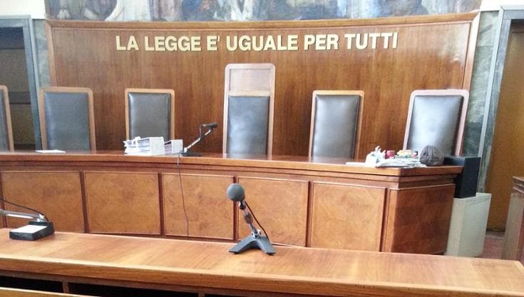 “Ti faccio saltare in aria”: aggrediva la moglie, il giudice lo assolve. “Un solo episodio grave” - Bari