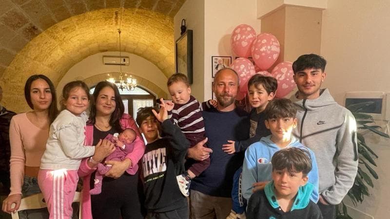 Immagine del post 7020 - Bari Salento, si allarga famiglia extralarge: è nato Achille, il decimo figlio. "E un guerriero come noi" - Bari
