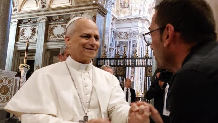 Immagine del post 7046 - Bari Leone XIV, l’incontro a sorpresa con i ragazzi di Barletta a Santa Maria Maggiore: “Una carezza” - Bari