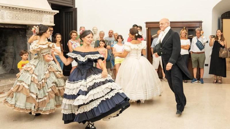 Immagine del post 8255 - Bari Valzer, quadriglie e polka: tornano le danze dell’Ottocento nei palazzi storici della Puglia - Bari