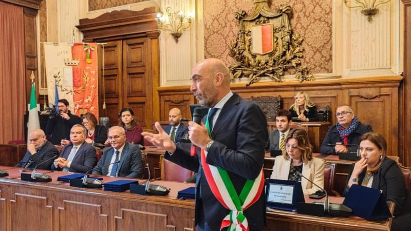 Immagine del post 21488 - Bari “Salvini pensa ai taser ma lascia il Sud isolato: così si nega il diritto alla mobilità” - Bari