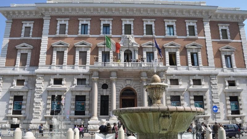 Immagine del post 21505 - Bari Puglia indietro nel Sud, Pil in lenta crescita ma perdono i salari: “Si va a due velocità” - Bari