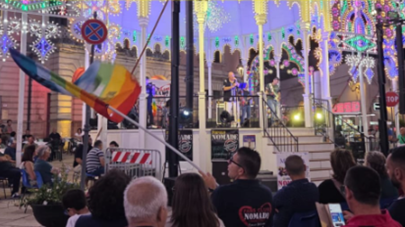 Bella Ciao e bandiera Che Guevara al concerto, sindaco Salento attacca cover band Nomadi: “Schifo” - Bari