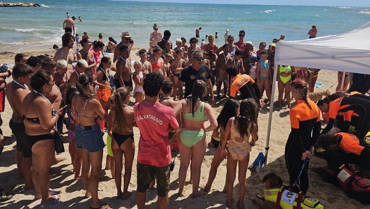 Immagine del post 9477 - Bari Bari, in spiaggia a Pane e pomodoro lo show dei cani da salvataggio: “Presto anche a San Girolamo” - Bari