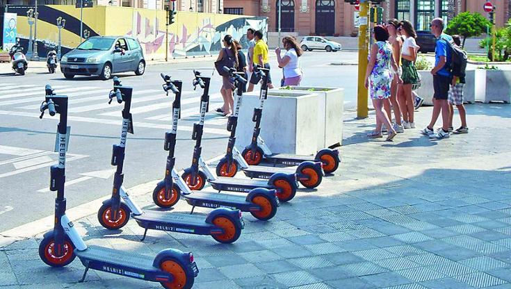 Immagine del post 9461 - Bari Parcheggio selvaggio dei monopattini a Bari: arriva lo stop dal Comune. A settembre nuovo bando - Bari