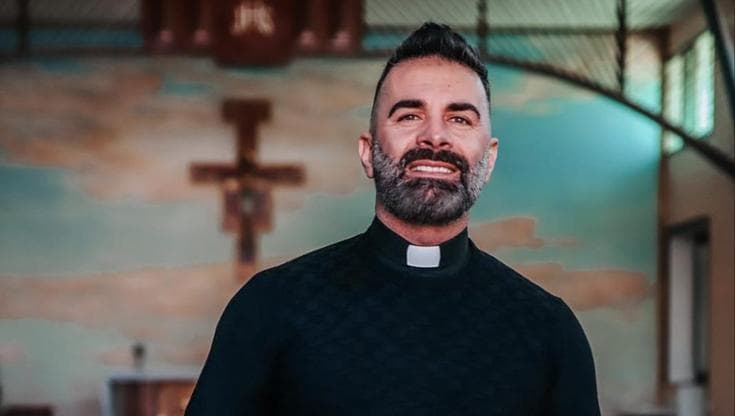 Don Cosimo Schena sempre più social con l’app Custodi della luce: “Un aiuto chi vuole conoscere Dio” - Bari