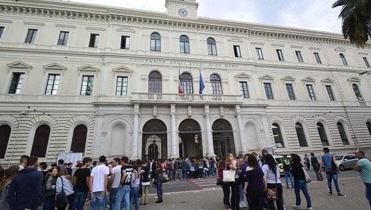 Immagine del post 22668 - Bari Università, gli studenti protestano contro il bando Adisu per borse e mense: “Non c’è copertura” - Bari
