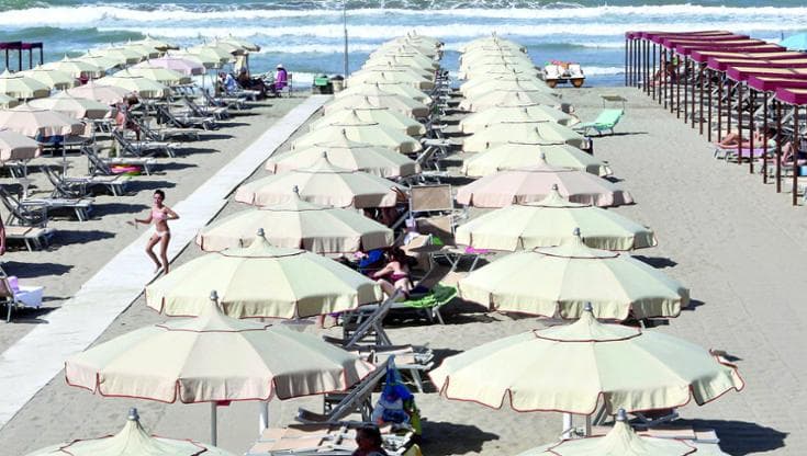 Immagine del post 10622 - Bari Concessioni ferme per i gestori dei lidi in Puglia. Mario Tozzi: “E’ un turismo da ripensare” - Bari