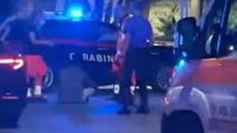 Immagine del post 11432 - Bari Bari, migrante accoltellato al petto in piazza Umberto dopo l’ennesima rissa: altra notte di paura - Bari