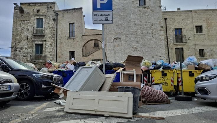 Immagine del post 12553 - Bari La foto della vergogna: così Bari vecchia è trasformata in una discarica. “Noi residenti siamo soli" - Bari