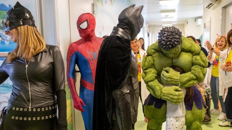 Immagine del post 12546 - Bari I supereroi in azione nell’ospedale di Lecce: “Con il loro abbraccio un momento di serenità” - Bari