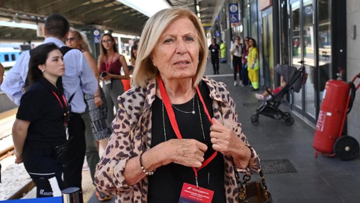 Immagine del post 25879 - Bari Insulti social a Poli Bortone, chiesta archiviazione per 76 hater: “Sindaca deve accettare critiche” - Bari