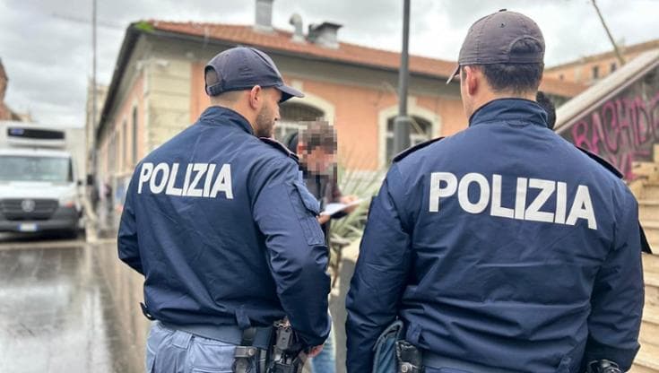 Immagine del post 15843 - Bari Taranto, abusi sugli amici del nipote di 12 anni. In cambio offriva giri in moto: arrestato - Bari