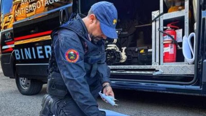 Immagine del post 1772 - Bari A scuola con 14 bombe carta nello zainetto: liceale di 15 anni a processo a Lecce - Bari
