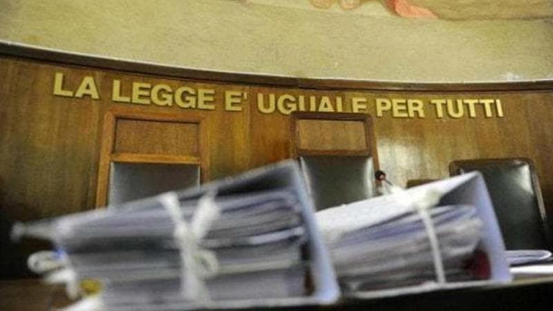 Immagine del post 1817 - Bari Calci e schiaffi alla figlia che va male a scuola: 45enne a processo. Una volta cercò di annegarla - Bari