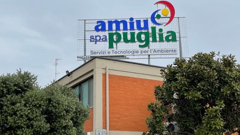 Immagine del post 1757 - Bari Bari, Amiu sorvegliata speciale ma non ci sarà commissario. Una vigilessa sospesa: contatti con clan - Bari